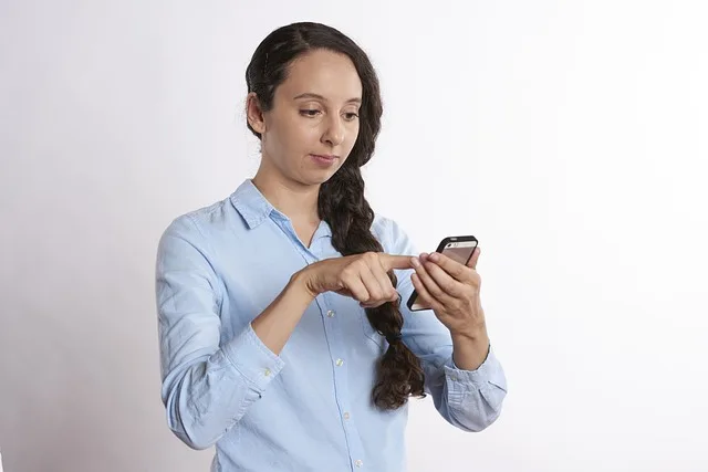 texting-gbcd47e885_640 ¿Cuál es el origen y significado de la palabra kedada?
