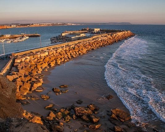 Explora la Belleza del Paseo Marítimo de Conil de la Frontera: Un Rincón de Ensueño en la Costa Gaditana Explora la Belleza del Paseo Marítimo de Conil de la Frontera: Un Rincón de Ensueño en la Costa Gaditana