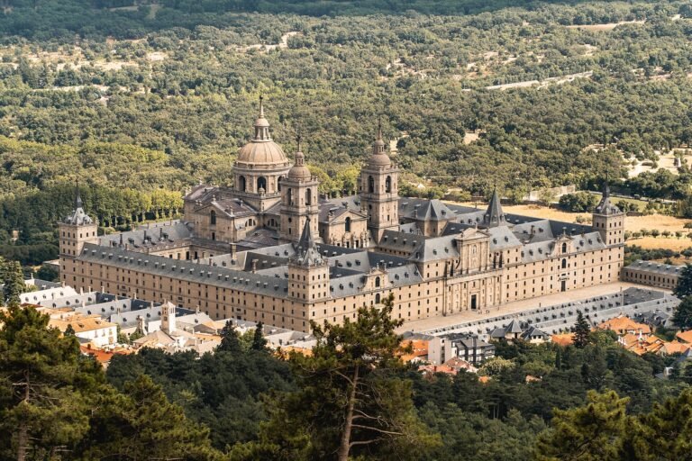 Excursión a El Escorial desde Madrid: entradas y cómo llegar Excursión a El Escorial desde Madrid: entradas y cómo llegar