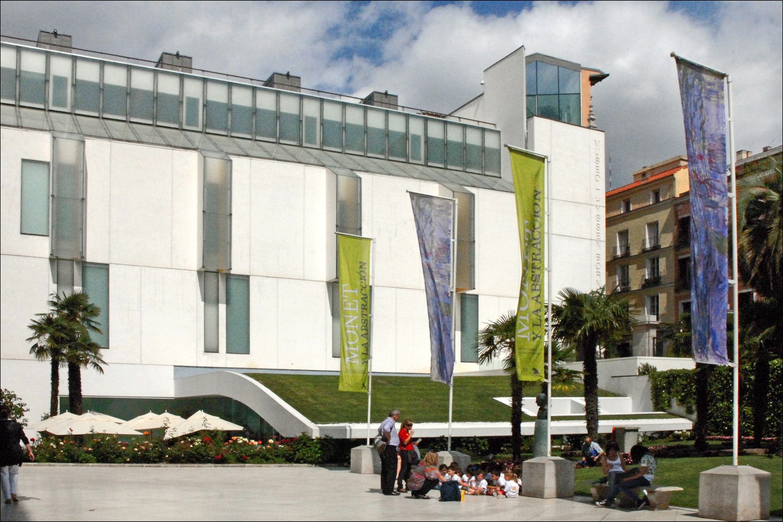 Edificio del Museo Thyssen-Bornemisza en el Paseo del Prado de Madrid