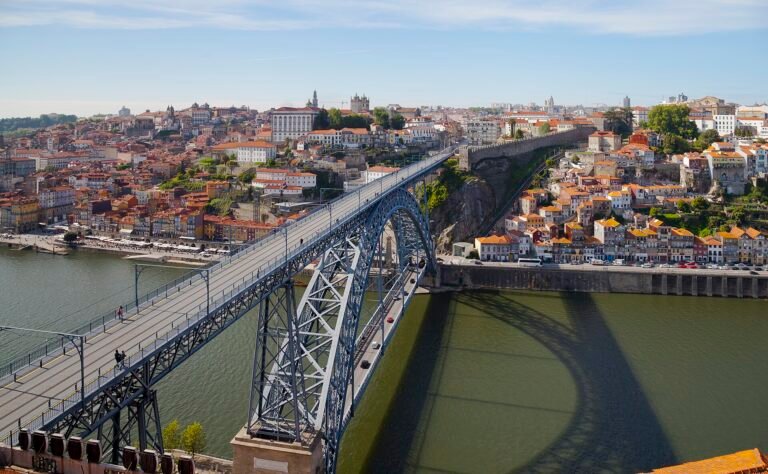 Los lugares imprescindibles que ver en Oporto Los lugares imprescindibles que ver en Oporto