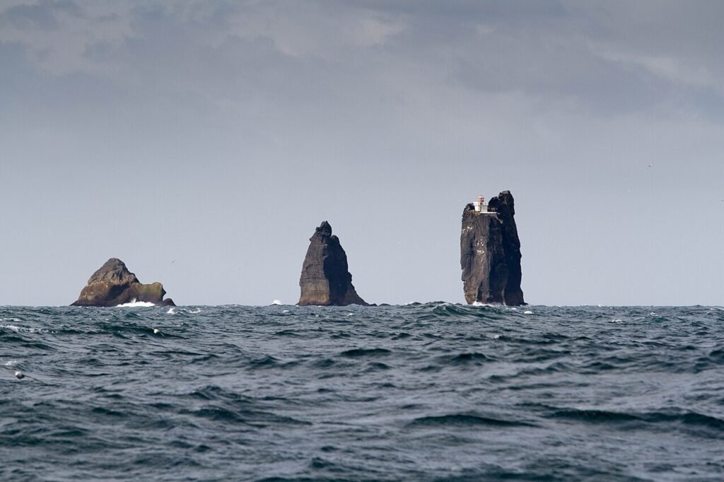 Pridrangar un faro aislado del mundo