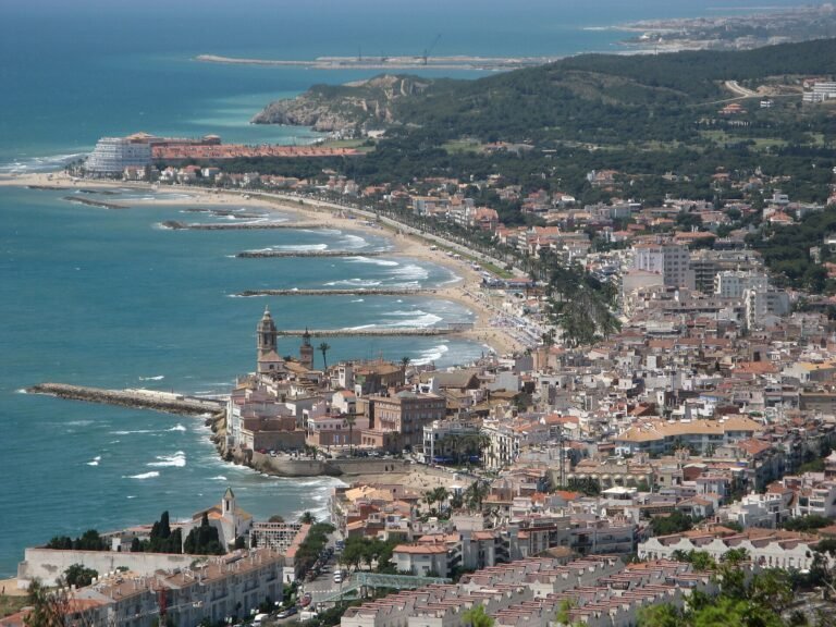 Qué ver en Sitges: guía de viaje Vista de Sitges