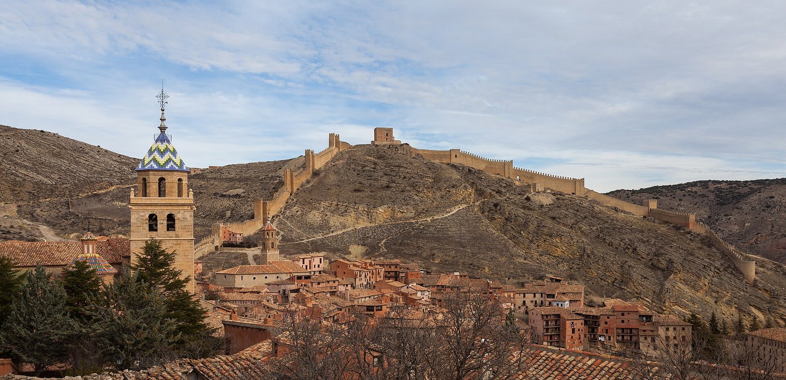 Vista de Albarracín con sus murallas, Teruel